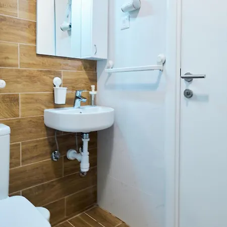 Cozy And Lovely I & Ii Apartment